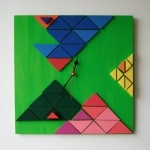 Horloge murale colorée en bois